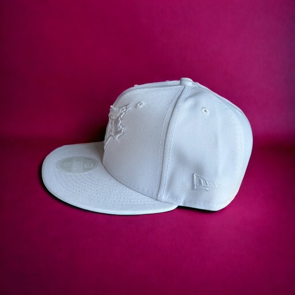 Toronto Blue Jays - New Era Hat - All White Collection - Size 7 5/8 - Picture 5 of 6
